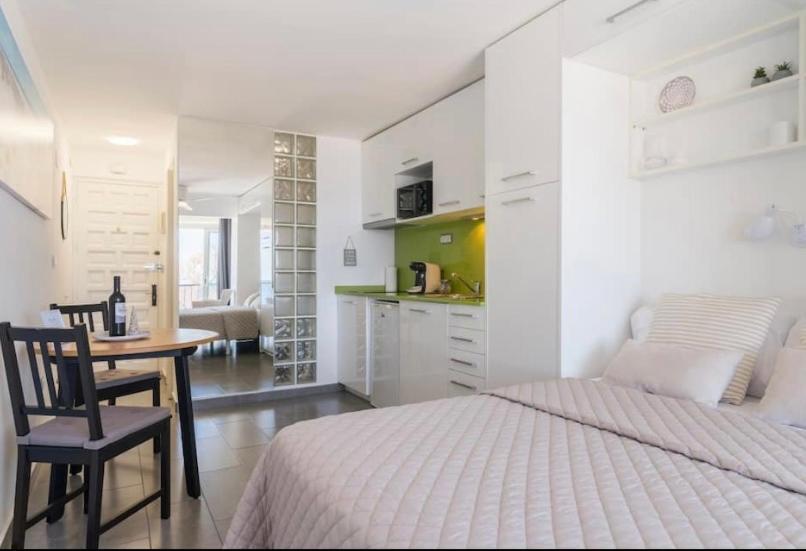 Apartamento Loft-Suite プラヤ・デアロ エクステリア 写真